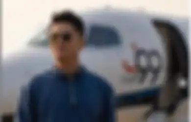 Unggah Foto di Depan Jet Pribadi, Boy William Sindir Telak Artis yang Doyan Pamer Kemewahan: Soalnya Ga Punya