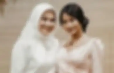 Serunya 5 Gaya Kompak Anak Ikke Nurjanah, Siti Adira Kania dan Mama!