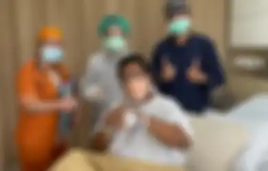 Rebut Hati Penggemar Hingga Bisa Jadi Pengacara Rp30 M, Hotman Paris Terbaring Lemah di Ranjang RS Hanya karena Mahkluk Kecil Ini!