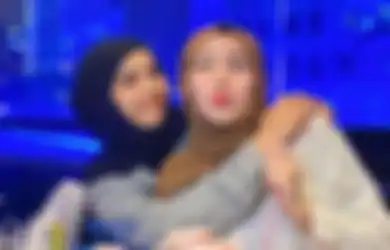 Seru dan Kompak! Intip Gaya Kasual Pakai Kaos Hitam ala Sohwa dan Abqariyyah Halilintar