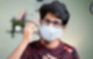Menumpuk Masker Medis itu Sesat, Begini Cara Memakai Masker Dobel yang Betul!