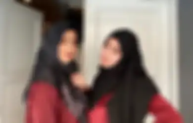 Hijabers Pengin Pakai Rok Mini Hitam? Tiru 3 OOTD ala Tengku Syaira, Yuk!