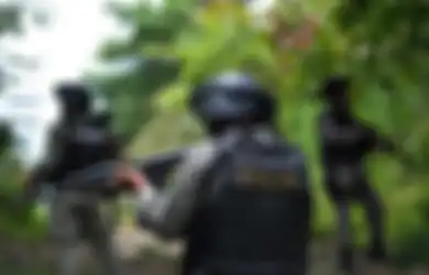 Lagi Berada di Tengah Medan Tugas, Anggota Brimob Ini Sempatkan Video Call Sang Istri yang Sedang Melahirkan Buah Hatinya: Jangan Menangis, Kau Harus Kuat