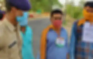 Ingin Segera Musnahkan Tsunami Covid-19 India, Polisi Razia Orang-orang yang Nekat Keluyuran Tapi Ogah Divaksinasi dan Tempeli Tubuh Mereka dengan Poster Bergambar Tengkorak