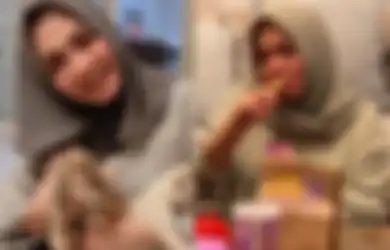 Tak Mau Kalah dari Kpopers, Rieta Amalia, Ibunda Nagita Slavina Juga Turut Icipi BTS Meal yang Lagi Viral, Begini Responnya