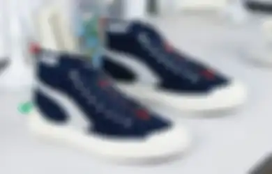5 Rekomendasi Sneakers High Brand Lokal Navy dengan Harga Terjangkau