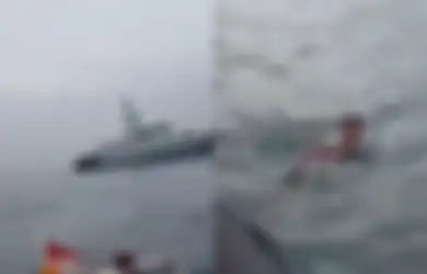 Pengakuannya Bikin Personel TNI Kaget, Viral Bocah Laki-laki Terombang-ambing Sendirian di Tengah Laut, Nasibnya Mujur Diselamatkan KRI Sembilang-850
