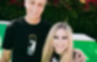 Avril Lavigne Koleb Bareng Tony Hawk di TikTok, Nostalgia Lagu 'Sk8er Boi', Nggak Tua-tua Ya!