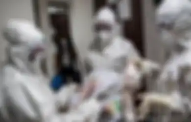 Kasus Positif Covid-19 Makin Membludak, Intip Secuil Kisah Tenaga Kesehatan yang Curi-curi Tidur di Lemari IGD: Kami Sangat Lelah