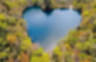 Mengintip Keunikan Toyoni, Danau di Jepang  yang Secara Alamiah Berbentuk Menyerupai Hati