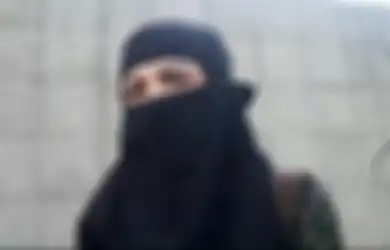 Selama Ini Dikira Karena Sakit, Five Vi Berlinang Air Mata Ungkap Alasannya Berhijrah: Selama 40 Tahun Aku Hidup di Dunia Entertainment...