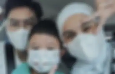 Sampai Rela Tidur Pakai Masker, Nycta Gina Akui Tak Masalah Ketularan Covid-19 Asal Bisa Temani Anaknya yang Sedang Isoman: Ikhlas...