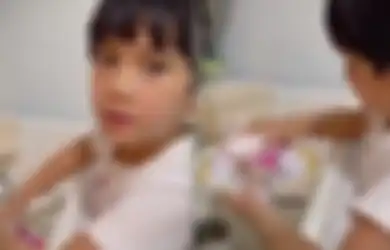 Terlahir Jadi Anak Sultan Andara, Video Rafathar Asyik Bilas Piring yang Dicucinya Bikin Netizen Puji Raffi dan Nagita: Adududu Pinternya