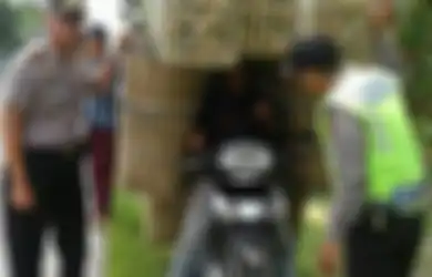 Jangan Ngasal, Ini 8 Tips Aman Bawa Barang Bawaan Pake Motor