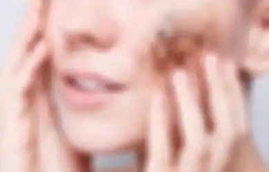 Mulus Tanpa Noda, Ini 4 Face Scrub Murah Buat Bersihkan Pori-pori!