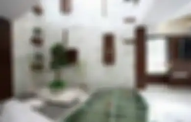 Lantai Kaca Bikin Rumah Terkesan Ringan dan Melayang, Begini Konstruksinya