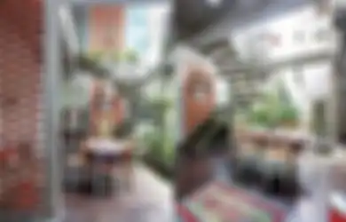 Pasok Udara bagi Rumah Tropis, Ini Cara Optimalkan Void di Ruang Makan