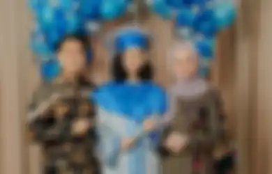Manisnya Penampilan Asila Maisa dengan Kebaya Saat Acara Kelulusannya