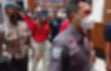 Foto Nia Ramadhani Pakai Baju Tahanan Beredar, Bong Sabu Istri Ardi Bakrie Punya Bentuk Khusus