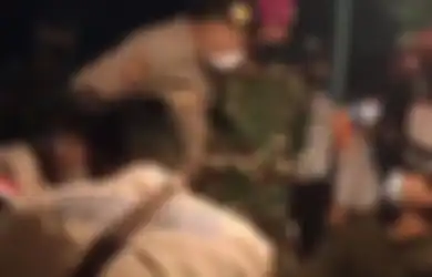 Dibentak Polisi Gara-gara Dagang Lewat Jam Operasional, Pedagang Ini Viral Adu Mulut dengan Petugas: Jangan Bilang Saya Aparat, Bapak Masih Gajian Pak!
