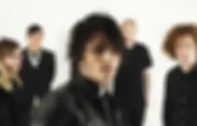 Pengen Dandan Emo Maksimal? My Chemical Romance Jualan Kosmetik Nih