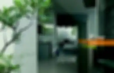 Begini Cara Arsitek Menyiasati Lahan Memanjang Menghadap Barat untuk Ciptakan Rumah Tropis Hemat Energi