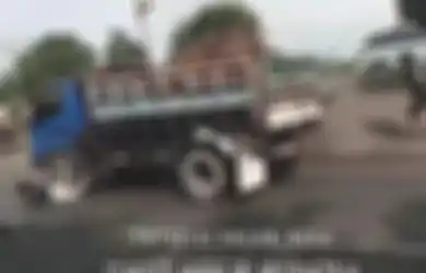 Ngonten 'Challenge Malaikat Maut' Demi Viral, Rombongan Remaja di Bekasi Kehilangan 1 Temannya Usai Tewas Terlindas Saat Ngeprank Truk