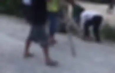 'Tulangnya' Diperlakukan Tak Manusiawi Saat Isoman, Keponakan Pasien Covid-19 yang Sempat Diseret, dan Dipukuli Pakai Kayu oleh Warga Minta Proses Hukum