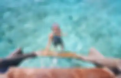 Ajakin Cewek Eksplor Dunia, Tinder Beri Tips Solo Traveling Aman dan Berkesan 