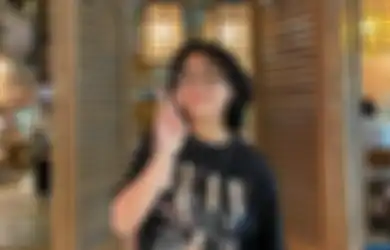 Trendi Maksimal, Intip 3 Gaya Kasual Cinta Kuya Pakai Celana Putih!