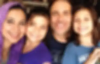Innalilahi Wa Innailaihi Rajiun, Ayu Azhari Berduka, Istri Mike Tramp Kehilangan 2 Wanita yang Disayanginya, Baju Putih Abu-abu Jadi Kenangannya
