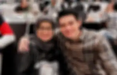 Lantunkan Adzan dengan Suara Bergetar, Irwansyah Lakukan Hal Ini ke Jenazah Sang Ibunda untuk yang Terakhir Kali, Suami Zaskia Sungkar: Dia Tersenyum
