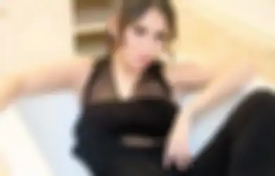 Satu Tangan dan Satu Kaki yang Jadi Tumpuan, Ayu Ting Ting Santai Lakukan Hal Ini Meski Petisi Tembus Seratus Ribuan, Reaksi Ivan Gunawan Jadi Sorotan