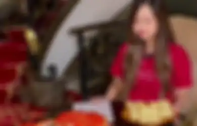 Selebgram Sisca Kohl Kembali Tawarkan 'Jajanan Sultan', Jual Roti Panggang Pakai Kaviar hingga Taburan Emas Seharga Rp 1 Miliar