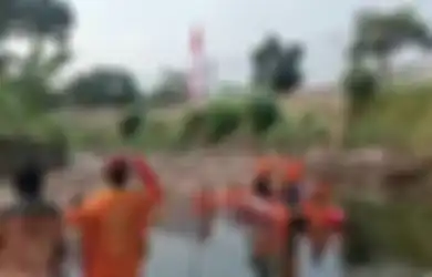 Sarat dengan Makna dan Kritik Mendalam, Upacara Pengibaran Bendera Merah Putih di Tengah Lautan Sampah di Bekasi Disoroti Dinas Lingkungan Hidup