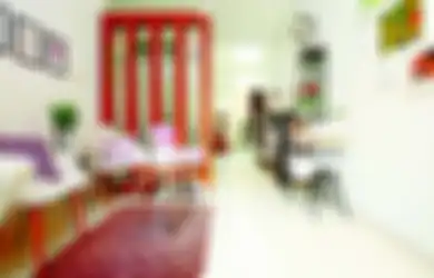 Kepincut Suasana Tropis, Rumah Ini Hadirkan Void dan Tanaman sebagai Aksen