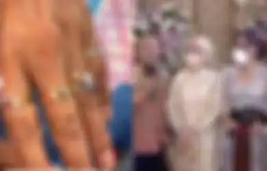 Datang Kondangan ke Pernikahan Lesti Kejora dan Rizky Billar, Jari Tangan Ayah Rozak Dipenuhi Emas, Irfan Hakim Langsung Sentil: Sudah Lunas?