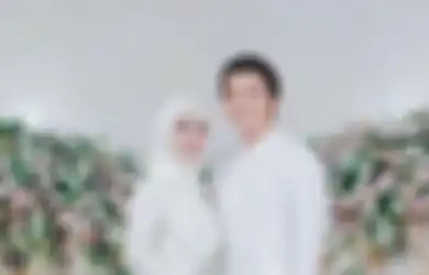 Dikerubungi 5 Tenaga Medis, Reino Barack Tergolek Lemas di Ranjang Sembari Mendapatkan Perawatan, Ada Apa?