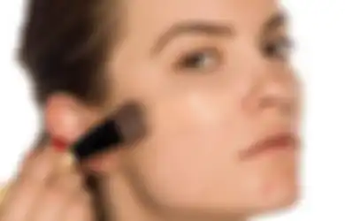 Bukan Produknya, 5 Kebiasaan saat Makeup Ini Bisa Bikin Kulit Rusak!
