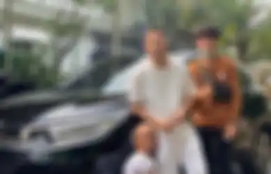 Syok Didatangi Polisi, Ucok Baba Pamer Foto Mobil Baru dari Raffi Ahmad, Vega Darwanti Sampai Bilang Begini