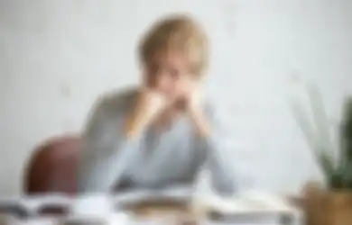 Bukan Sekadar Kecemasan, Ini yang Terjadi Saat Kita Overthinking!