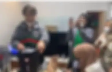 Karyawannya Langsung Bertepuk Tangan dan Teriak Kegirangan, Rizky Billar Kepergok Bagi-bagi Jam Tangan Rp 8 Juta untuk Pegawainya: Kebetulan Tadi Gue ke Mal