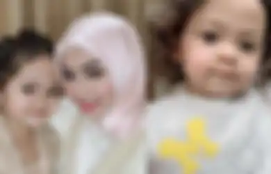Yatim di Usia 2 Bulan, Keponakan Syahrini Ini Tumbuh Jadi Gadis Cilik Cantik dan Pintar, Ini Potretnya yang Menggemaskan Bak Boneka