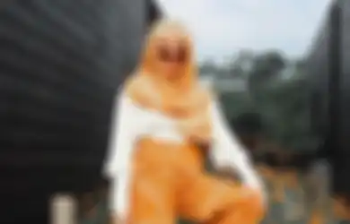 Trendi! 6 Padu Padan Outfit Putih ala Anak Tengku Firmansyah, Tengku Syaira