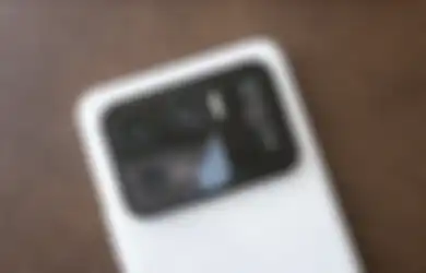Xiaomi 12 Series Tidak Akan Pakai Under Display Camera, Ini Alasannya