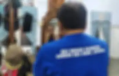 Pamer Foto Sombong Karena Anak Jenderal, Kini Bupati Banjarnegara Tertunduk Lesu dengan Rompi KPK, Warga: Selamat Jalan Bupatiku
