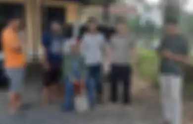 Kebingungan Tak Tahu Jalan Pulang, Heboh Kakek 98 Tahun Bawa Kantong Isi Uang Rp 150 Juta dan Emas 250 Gram, Beruntung Ditemukan oleh Sosok Ini
