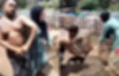 Lagi Enak-enak Main Ayam, Foto Tampang Pria Bertato Kicep Diseret Istri Berkerudung Viral, Netizen Terhibur: Hati Tetap Hello Kitty
