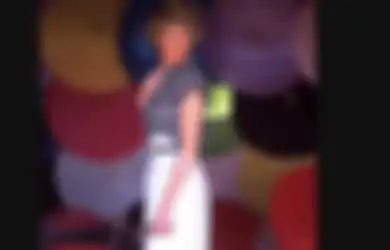 Formal Hingga Kasual, Nostalgia 6 Gaya Princess Diana Pakai Rok Putih. Menawan!