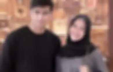Dikabarkan Segera Menikah, Intip Fashion Kompak Ria Ricis dan Teuku Ryan. Serasi Abis!